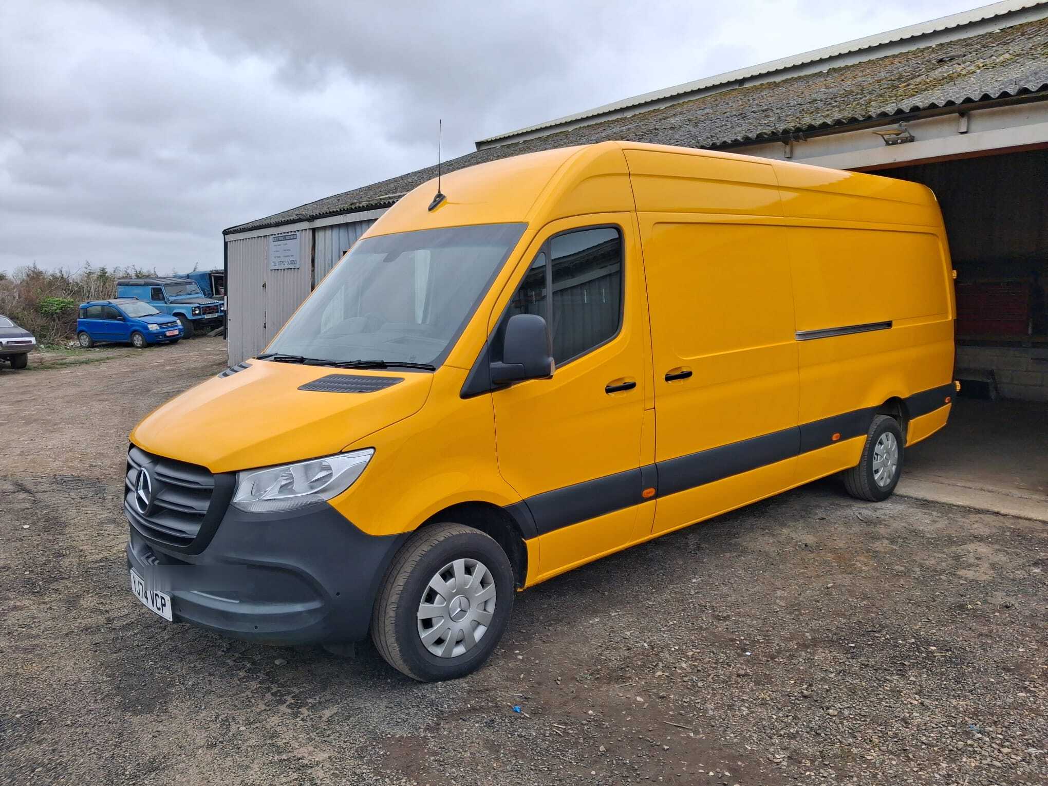 Mercedes Sprinter respray - white to yellow